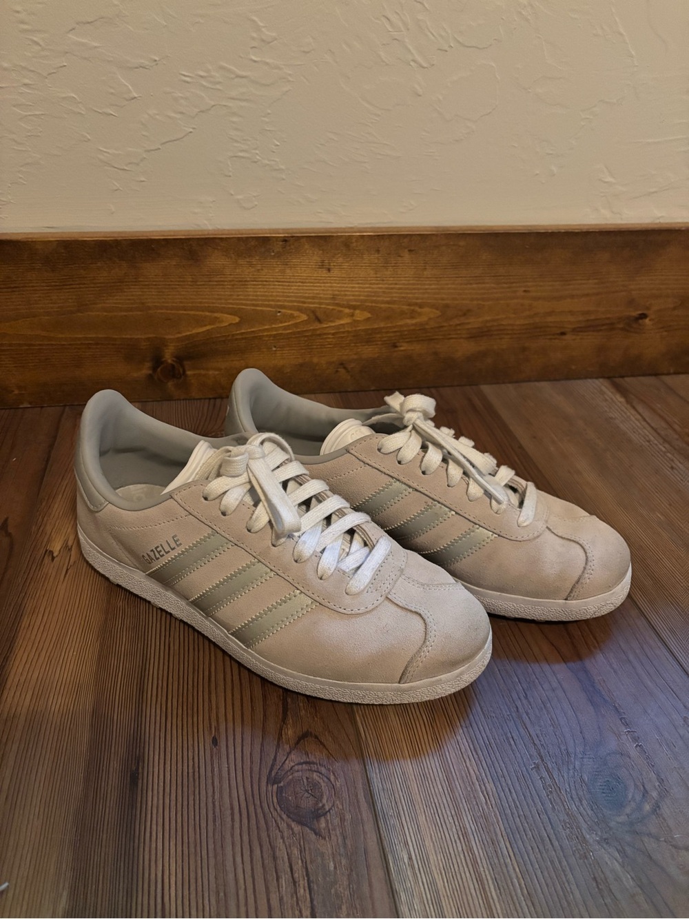 Adidas Golf Gazelle Women’s Suede Sneakers in Light Beige